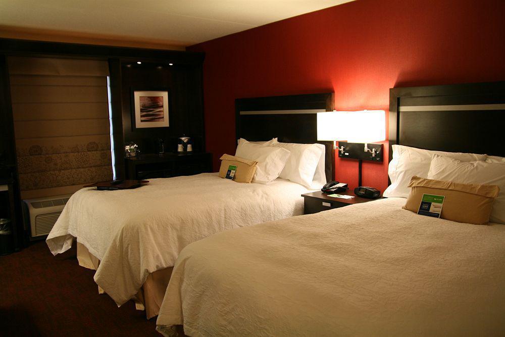 Hampton Inn&suites Detroit/airport Romulus