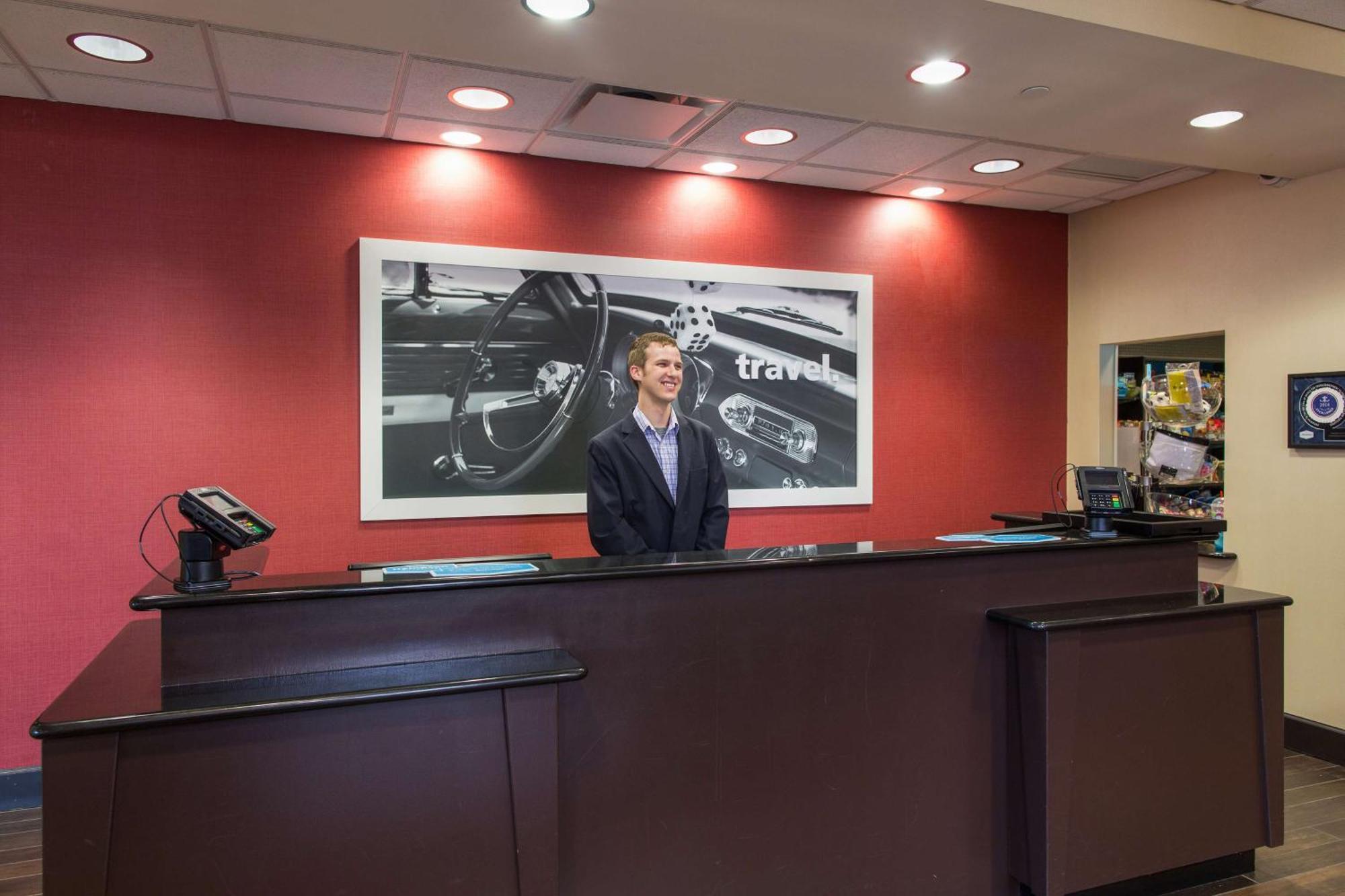 Hotel Hampton & Detroit/airport 3*