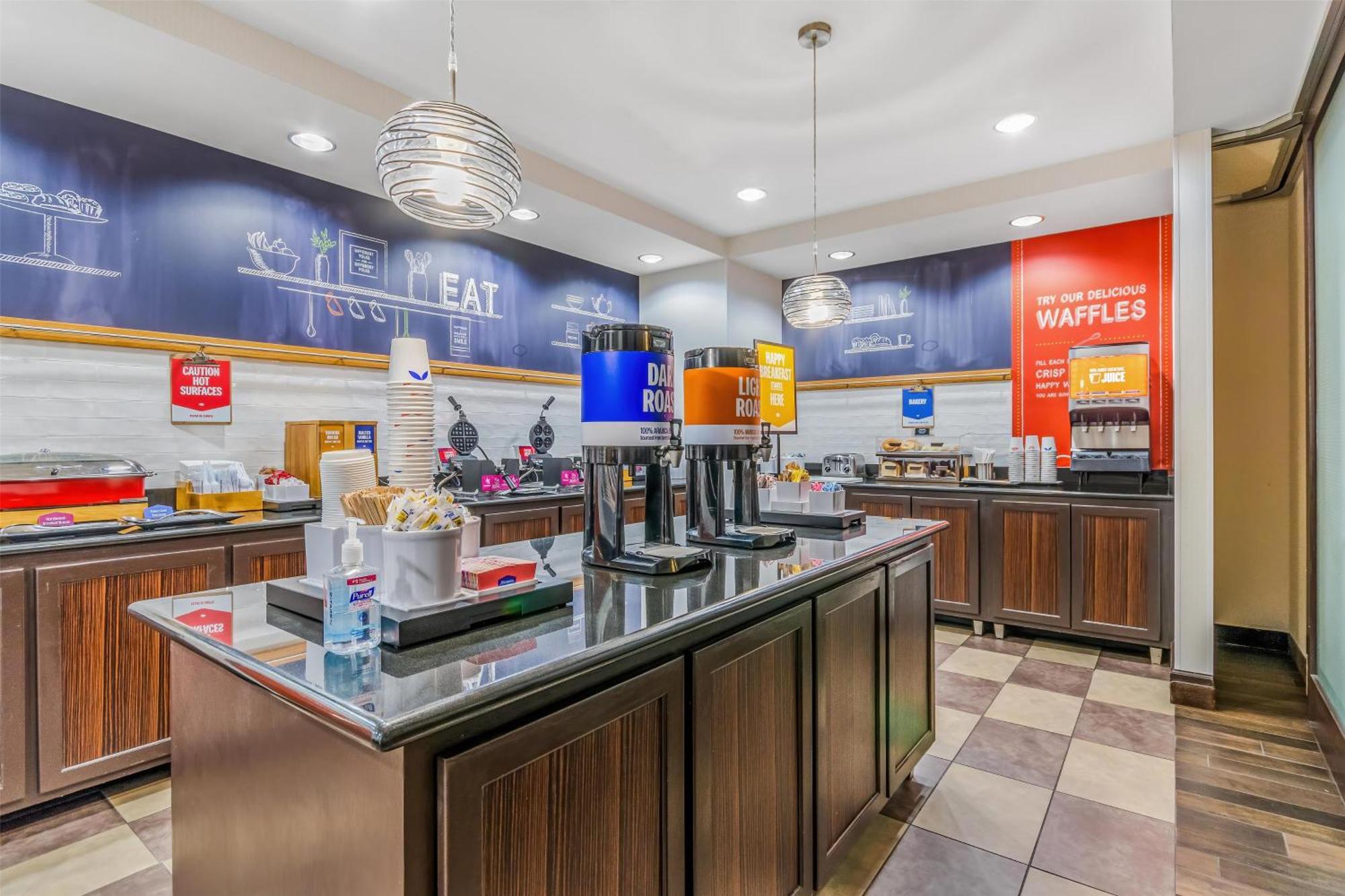 Hampton & Detroit/airport 3*