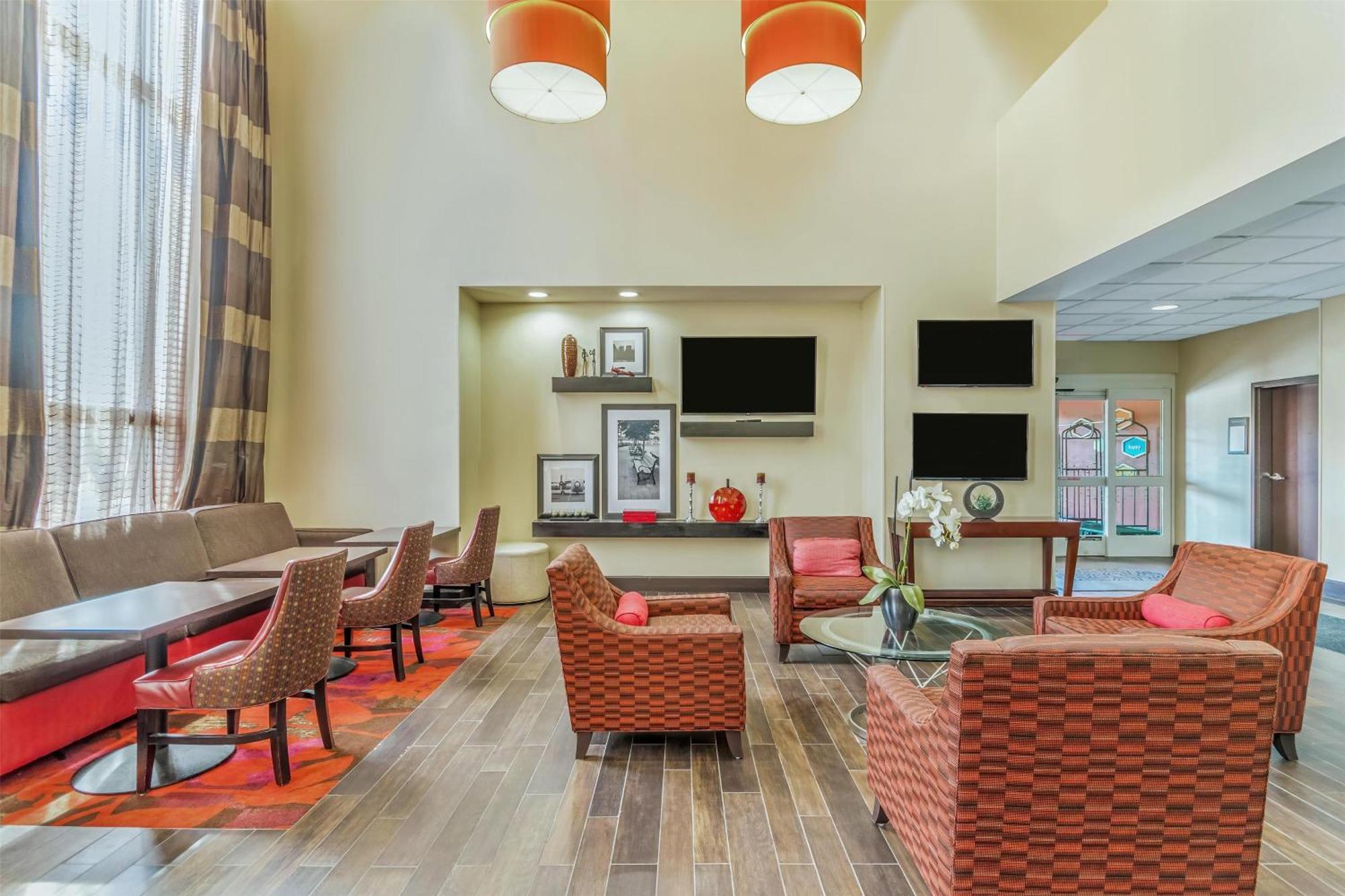 Hampton & Detroit/airport 3*