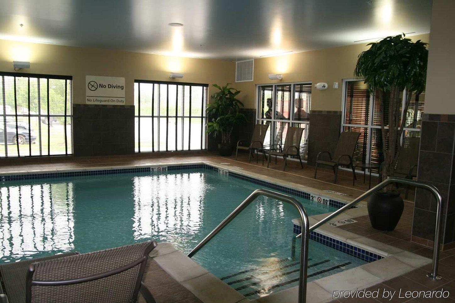Hampton Inn&suites Detroit/airport 3*