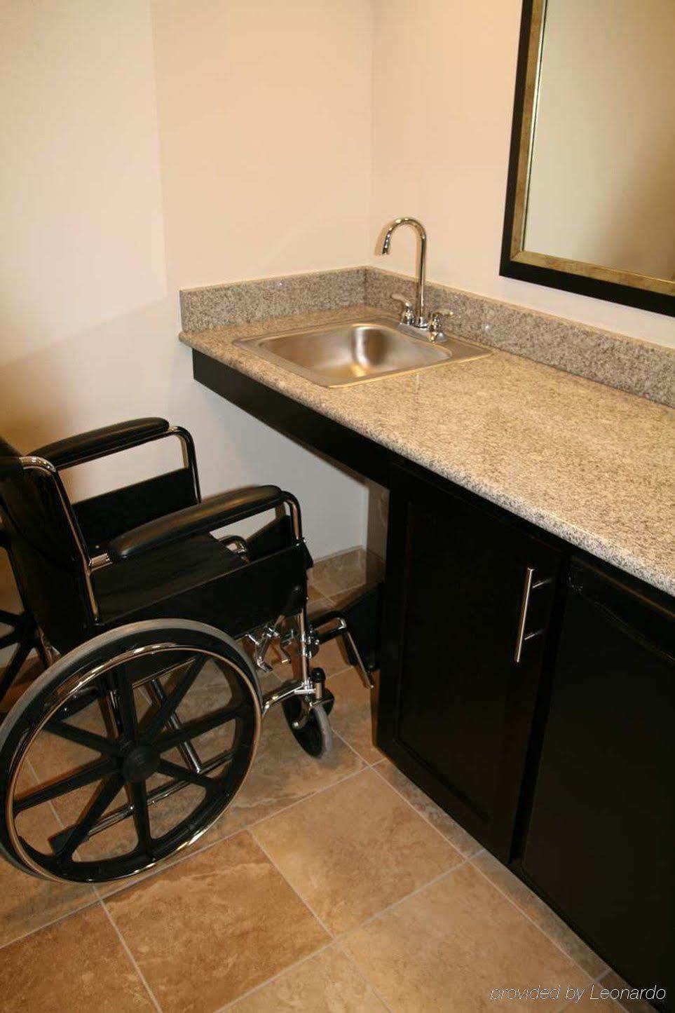 Hampton Inn&suites Detroit/airport