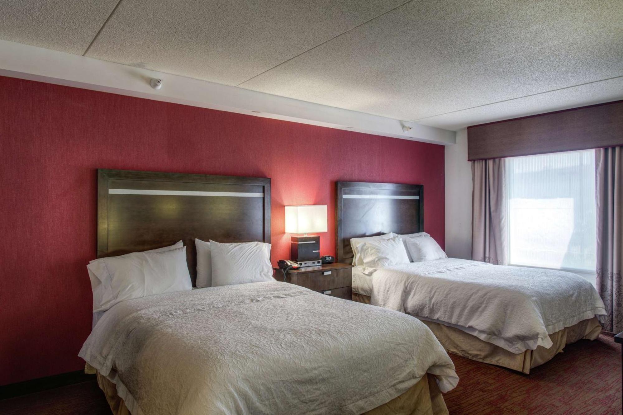 Hampton & Detroit/airport Hotel