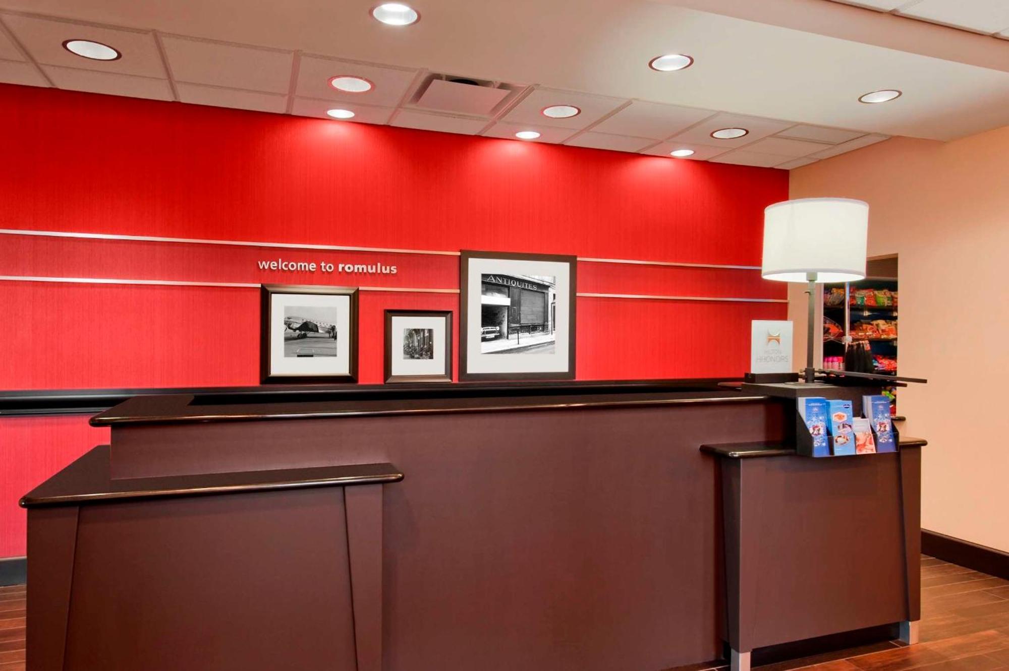 Hampton & Detroit/airport 3*