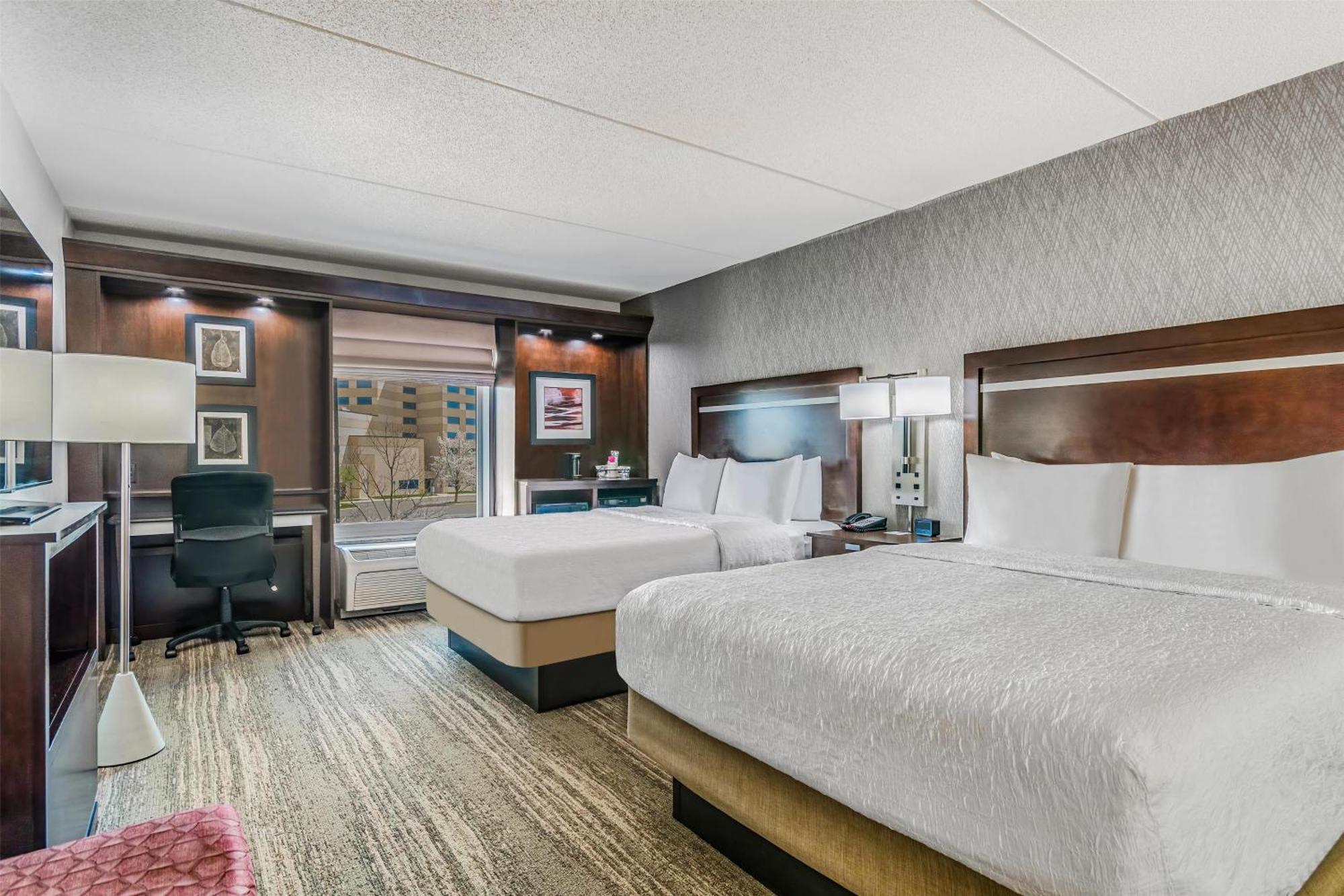 Hampton & Detroit/airport Hotel 3*