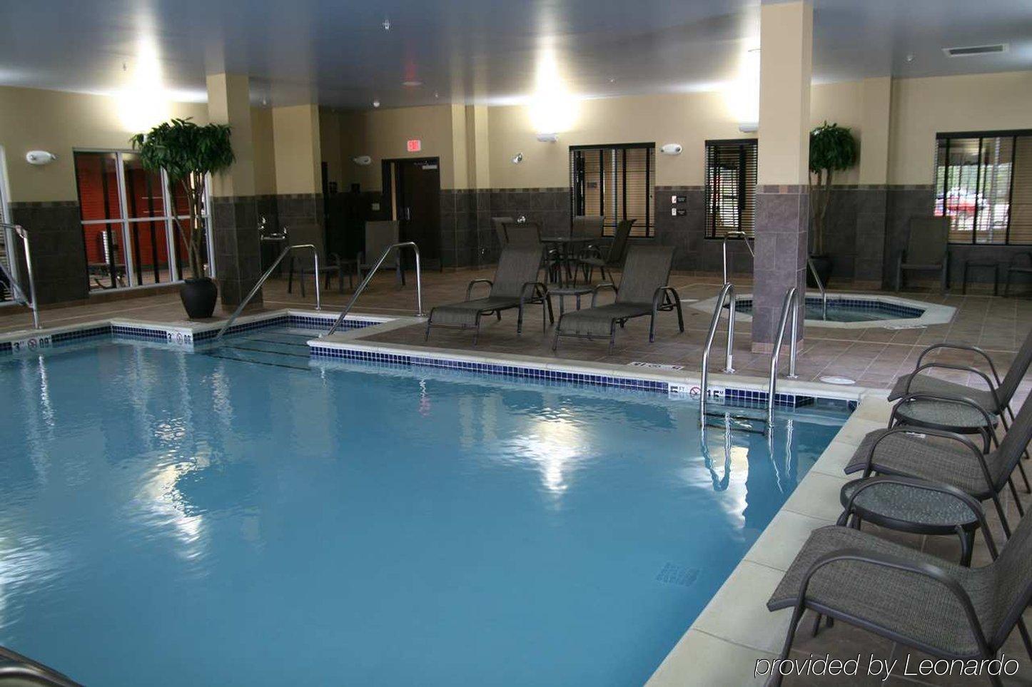 Hampton & Detroit/airport Hotel 3*